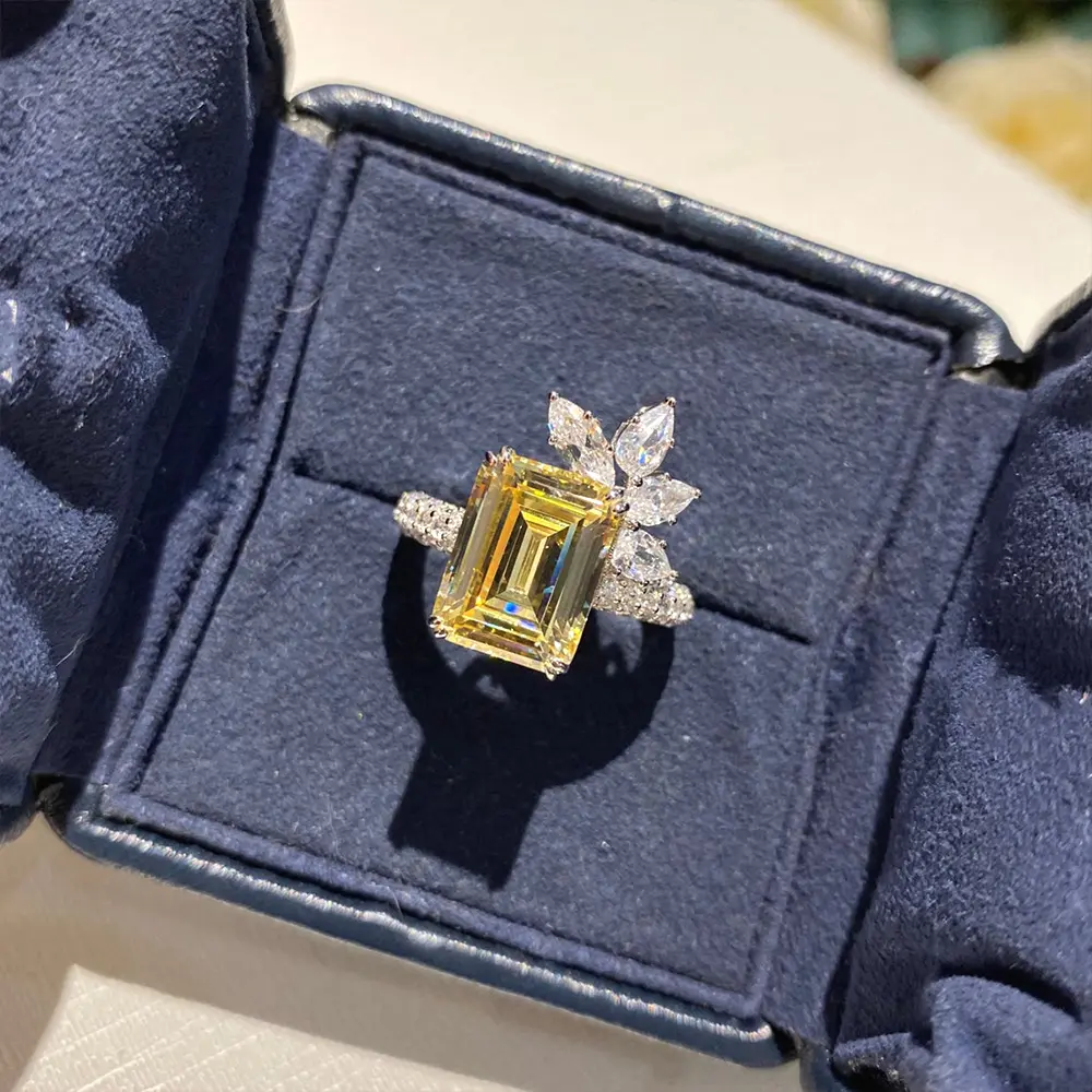 Huitan New Arrival Luxury Women Cubic Zirconia Rings Bling Geometric Square Yellow CZ Ring Wedding Party Aesthetic Lady Jewelry