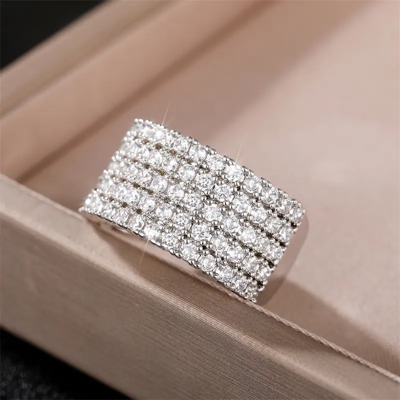 Huitan Dazzling Half Circle Paved CZ Rings for Women Fashion Luxury Wedding Bands Rings Simple Versatile Lady's Jewelry Party