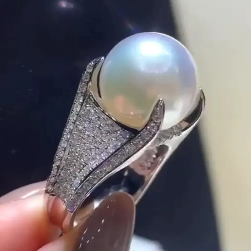 Huitan Luxury 4 Claws Setting Big Imitation Pearl Rings Women Wedding Party Temperament Accessories Fancy Gift Statement Jewelry