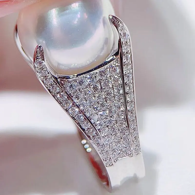 Huitan Luxury 4 Claws Setting Big Imitation Pearl Rings Women Wedding Party Temperament Accessories Fancy Gift Statement Jewelry