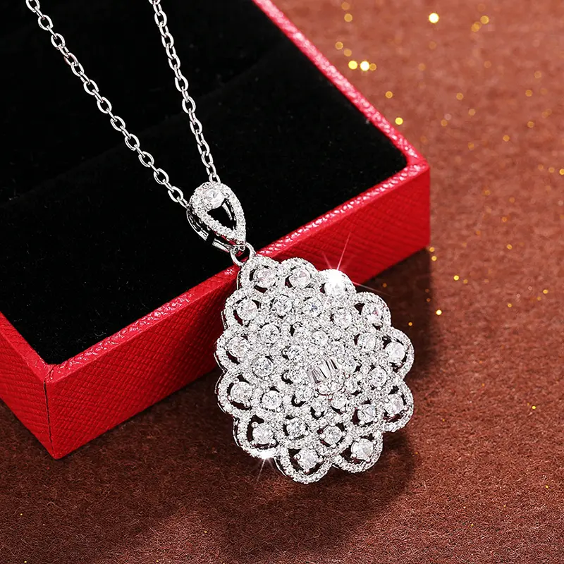 Huitan Dainty Pendant Necklace Lady Luxury Neck Jewelry with Brilliant Cubic Zirconia Fashion Silver Color Jewelry for Women