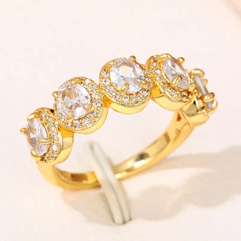 Huitan Fashion Oval Shaped CZ Rings for Women Modern Design Temperament Female Accessories Wedding Party Statement Jewelry Gift