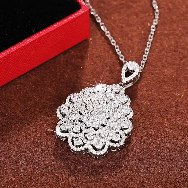 Huitan Dainty Pendant Necklace Lady Luxury Neck Jewelry with Brilliant Cubic Zirconia Fashion Silver Color Jewelry for Women