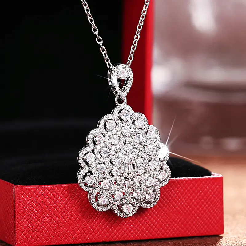 Huitan Dainty Pendant Necklace Lady Luxury Neck Jewelry with Brilliant Cubic Zirconia Fashion Silver Color Jewelry for Women