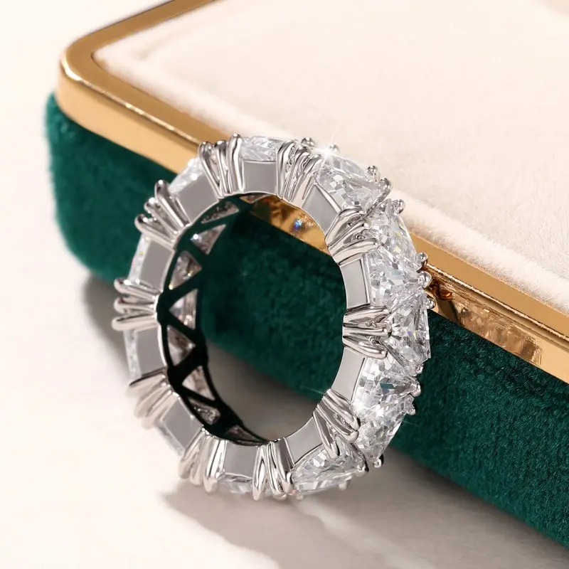 Huitan Fashion Contracted Triangular CZ Crystal Ring for Women Good Quality Versatile Design Party Wedding Luxury Jewelry Anillo