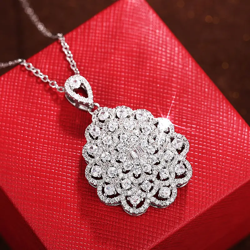 Huitan Dainty Pendant Necklace Lady Luxury Neck Jewelry with Brilliant Cubic Zirconia Fashion Silver Color Jewelry for Women