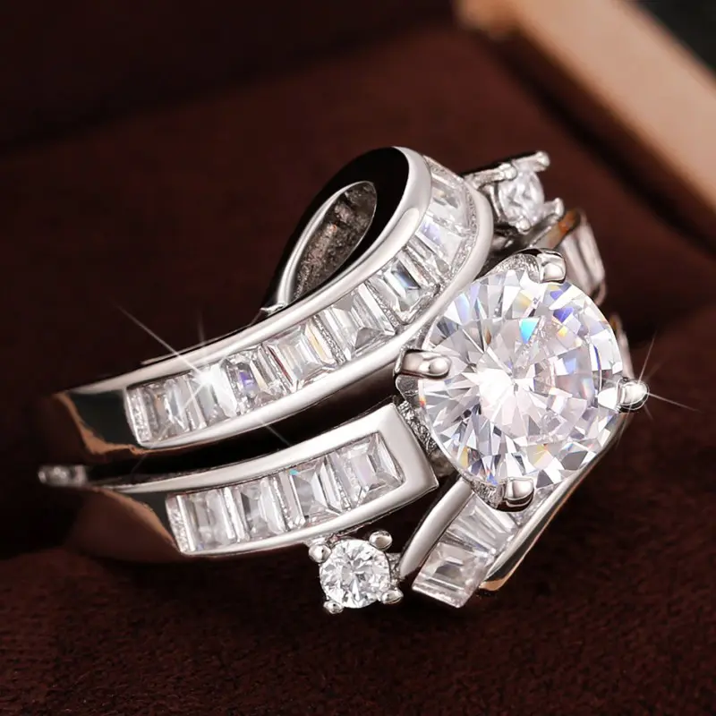 Huitan Luxury Proposal Engagement Rings Women Paved Brilliant Cubic Zirconia Crystal Fashion Rings Modern Female Jewelry 2023