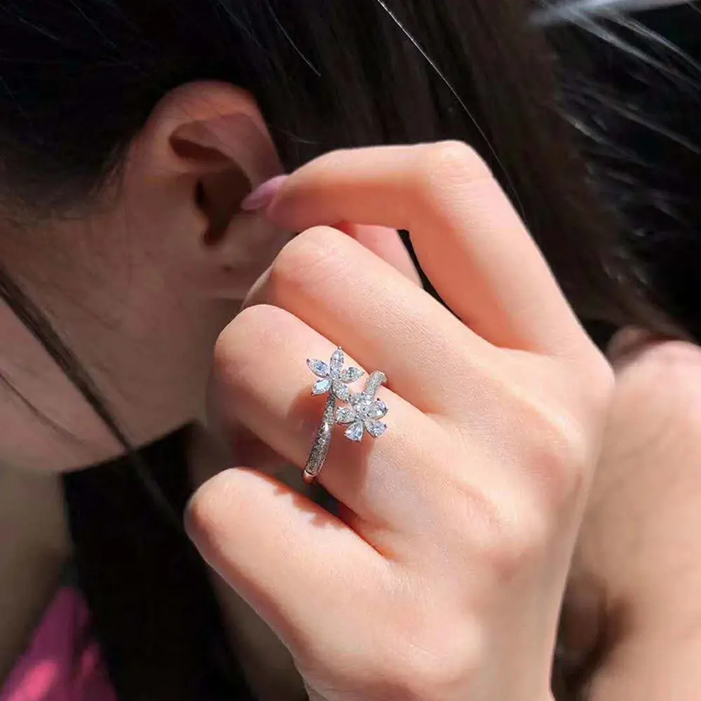 Huitan Temperament Sweet Flower Finger Rings for Lady Luxury Inlaid AAA CZ Fashion Opening Rings Women's Finger Accessories Gift