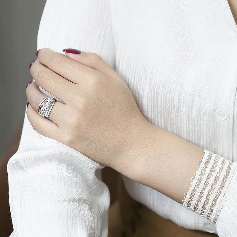 Huitan Newly Designed Two-tone Rings for Women Silver Color/Rose Gold Color Fashion Luxury Wedding Party Ladies Rings Jewelry