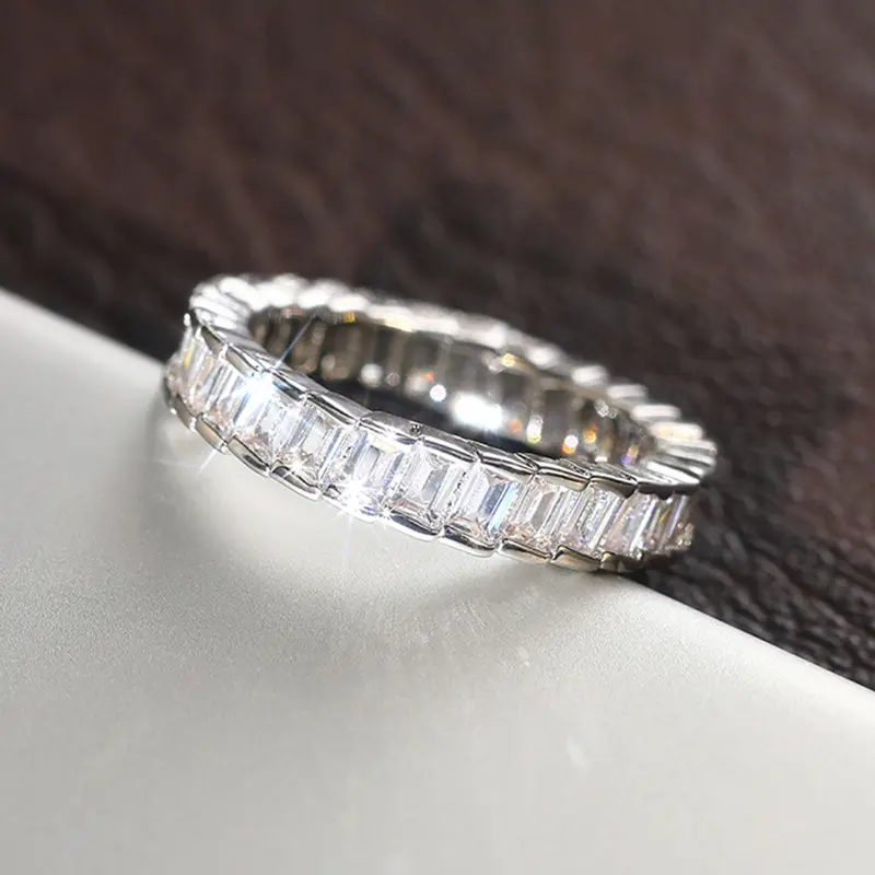 Huitan Trendy Luxury Promise Rings Women Eternity Engagement Wedding Jewelry Silver Color Dazzling Geometric Cubic Zirconia Ring