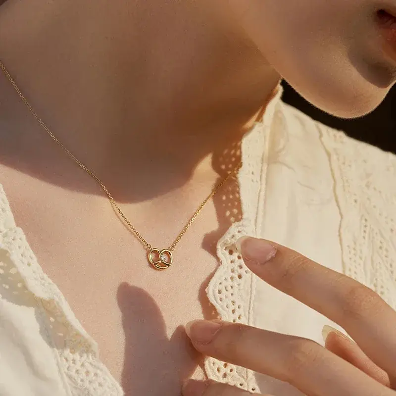 Huitan Trendy Gold Color Pendant Necklace Lady Simple Style Fashion Jewelry for Daily Life Bright Zirconia Accessories for Women