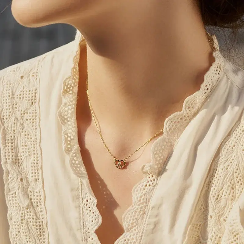 Huitan Trendy Gold Color Pendant Necklace Lady Simple Style Fashion Jewelry for Daily Life Bright Zirconia Accessories for Women