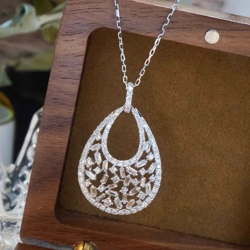 Huitan Gorgeous Waterdrop Shaped Pendant Necklace Full with Cubic Zirconia Bling Bling Bridal Wedding Necklace Statement Jewelry