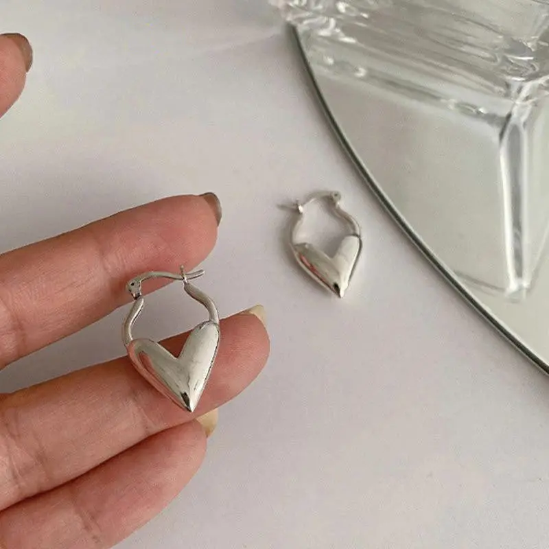Huitan Minimalist Metal Heart Hoop Earrings for Women Silver Color Lady Love Earrings Daily Wear Fancy Accessory Fashion Jewelry