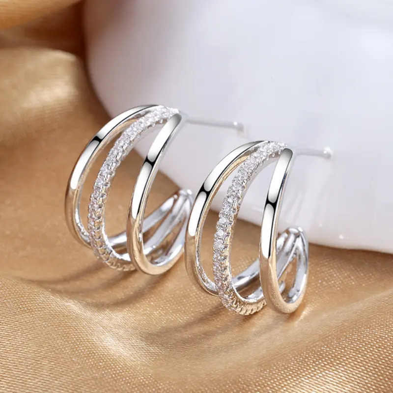 Huitan Luxury Silver Color Claw Stud Earrings for Women Crystal Cubic Zirconia Fashion Earrings Luxury Bridal Wedding Jewelry