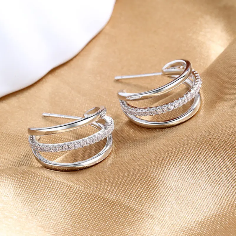 Huitan Luxury Silver Color Claw Stud Earrings for Women Crystal Cubic Zirconia Fashion Earrings Luxury Bridal Wedding Jewelry