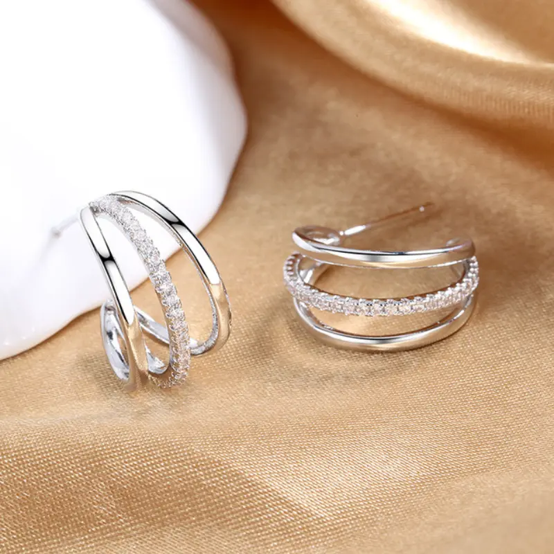 Huitan Luxury Silver Color Claw Stud Earrings for Women Crystal Cubic Zirconia Fashion Earrings Luxury Bridal Wedding Jewelry