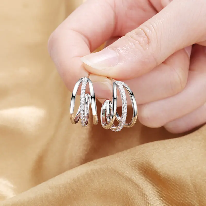 Huitan Luxury Silver Color Claw Stud Earrings for Women Crystal Cubic Zirconia Fashion Earrings Luxury Bridal Wedding Jewelry