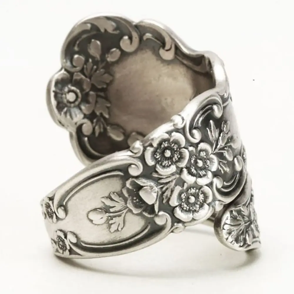 Huitan Romantic Vintage Carved Flower Finger Ring for Women Birthday Gift Retro Party Metallic Style Accessories Ladies Jewelry