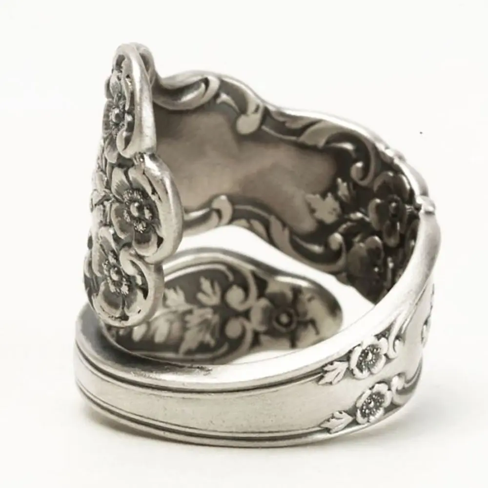 Huitan Romantic Vintage Carved Flower Finger Ring for Women Birthday Gift Retro Party Metallic Style Accessories Ladies Jewelry