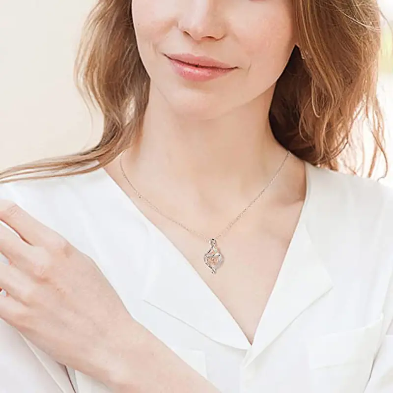 Huitan High-quality Delicate Pendant Necklace for Mom Exquisite Design Jewelry for Anniversary Party Bright Zirconia Accessories