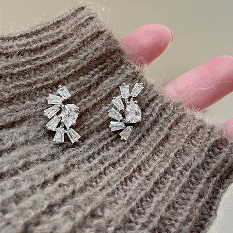 Huitan Dainty Women Stud Earrings with Geometric Cubic Zirconia Silver Color Exquisite Wedding Earrings for Lady Fashion Jewelry