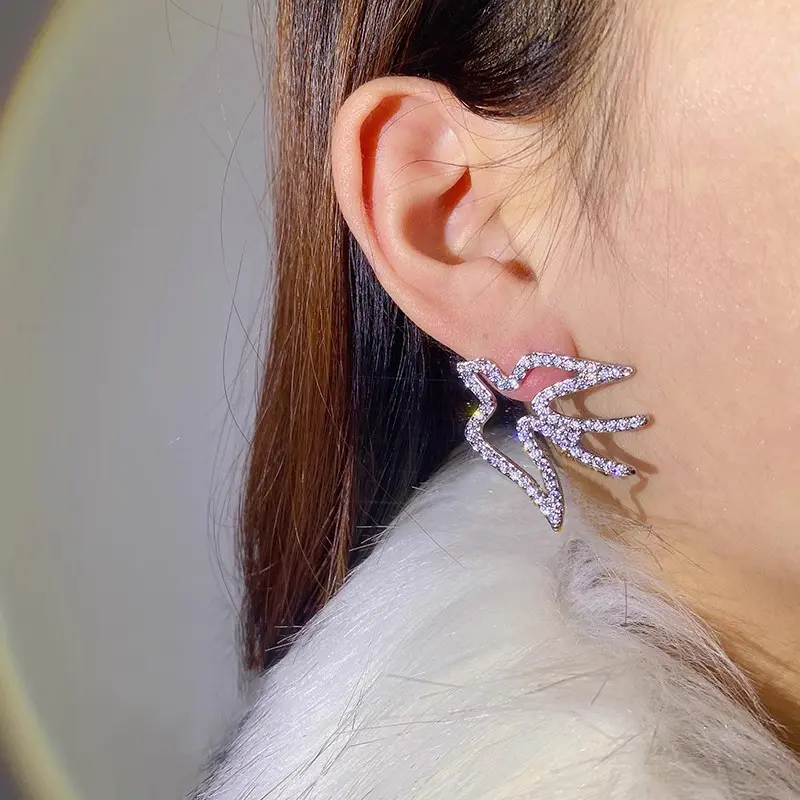 Huitan Swallow Stud Earrings New Creative Bird Ear Stud Silver Color Luxury Trendy Cubic Zircon Earrings for Women Party Jewelry