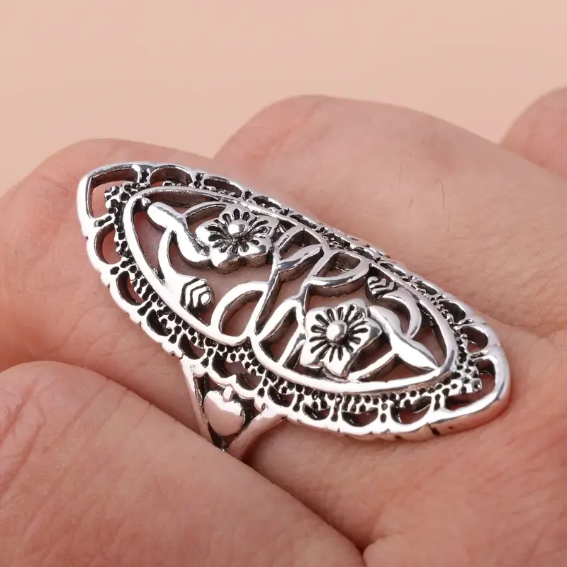 Huitan Delicate Flower Finger Ring Female Elegant Hollow Out Design Accessories Low-key Silver Color Jewelry for Engagement