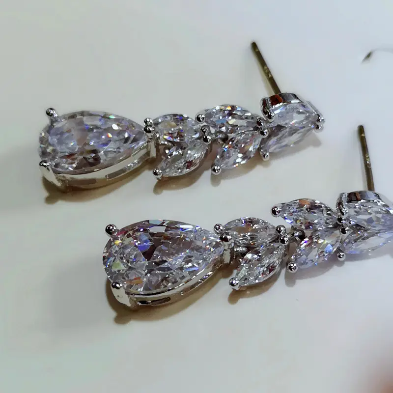 Huitan Women Drop Earring Wedding Band Jewelry Leave&Water Drop Shape Earring AAA Cubic Zirconia New Fashion Bridal Accessories