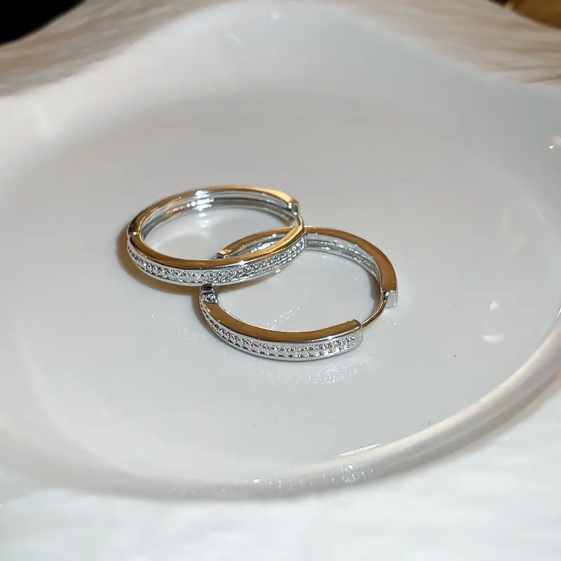 Huitan Simple Metal Circle Earrings for Women No CZ Design Fashion Contracted Female Ear Hoop Earrings Silver Color Jewelry 2023
