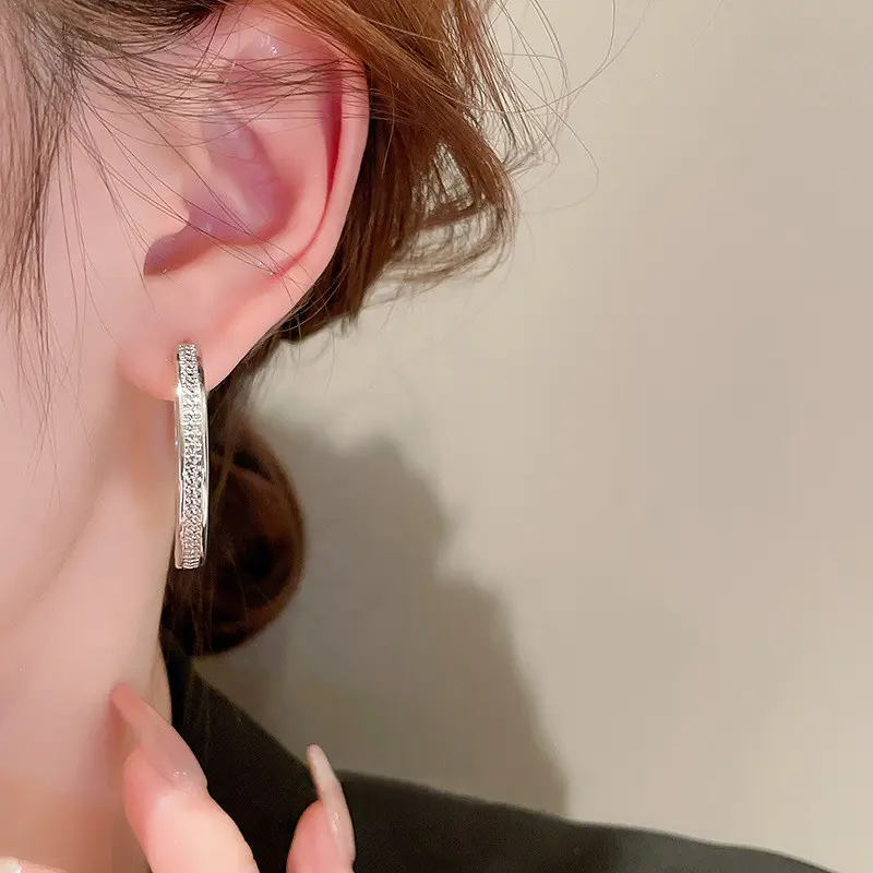 Huitan Simple Metal Circle Earrings for Women No CZ Design Fashion Contracted Female Ear Hoop Earrings Silver Color Jewelry 2023