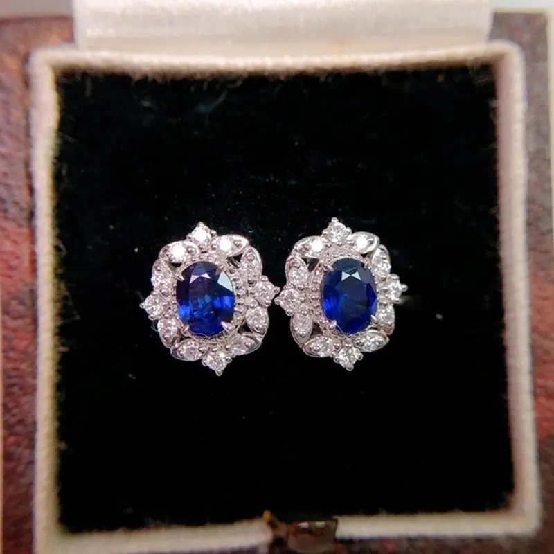 Huitan Elegant Noble Lady Daily Jewelry Earrings with Dazzling Zirconia Fashion Delicate Design Accessories for Engagement Party