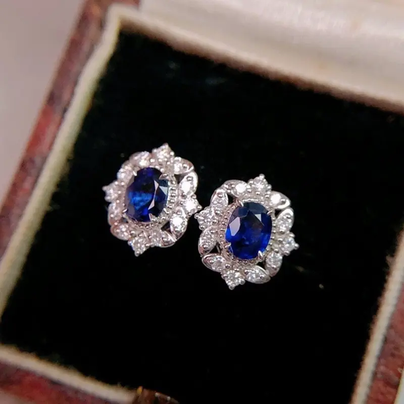 Huitan Elegant Noble Lady Daily Jewelry Earrings with Dazzling Zirconia Fashion Delicate Design Accessories for Engagement Party