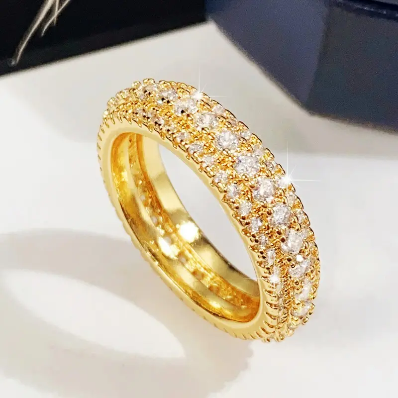 Huitan Fashion Gold Color Wedding Rings Women Full Paved Dazzling Cubic Zirconia High Quality Engagement Bands Jewelry Wholesale