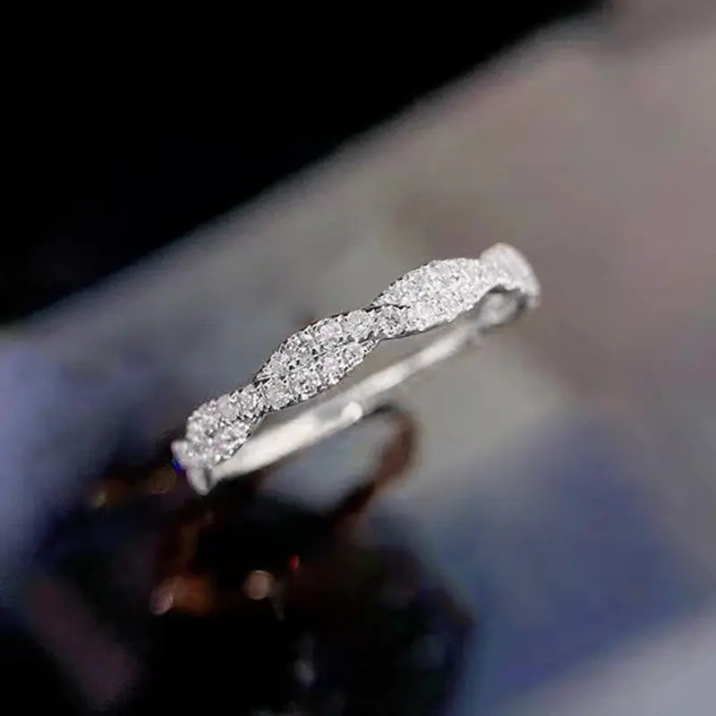 Huitan Exquisite Twist Band Finger-rings for Women Full with Bling Bling Cubic Zirconia Statement Female Wedding Band Jewelry