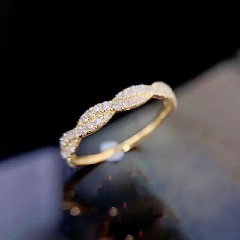Huitan Exquisite Twist Band Finger-rings for Women Full with Bling Bling Cubic Zirconia Statement Female Wedding Band Jewelry