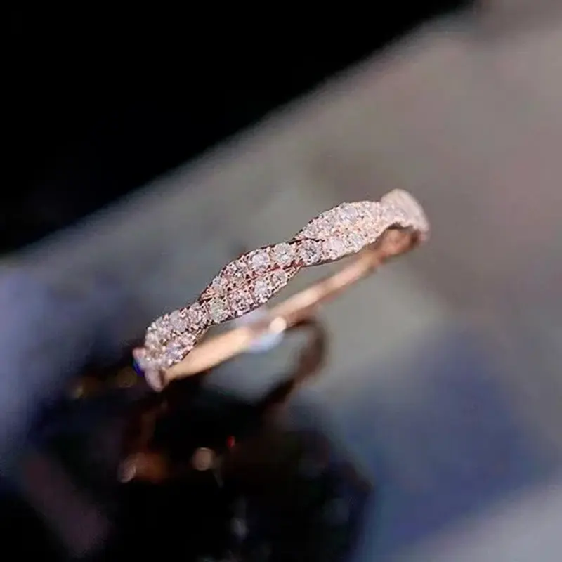 Huitan Exquisite Twist Band Finger-rings for Women Full with Bling Bling Cubic Zirconia Statement Female Wedding Band Jewelry