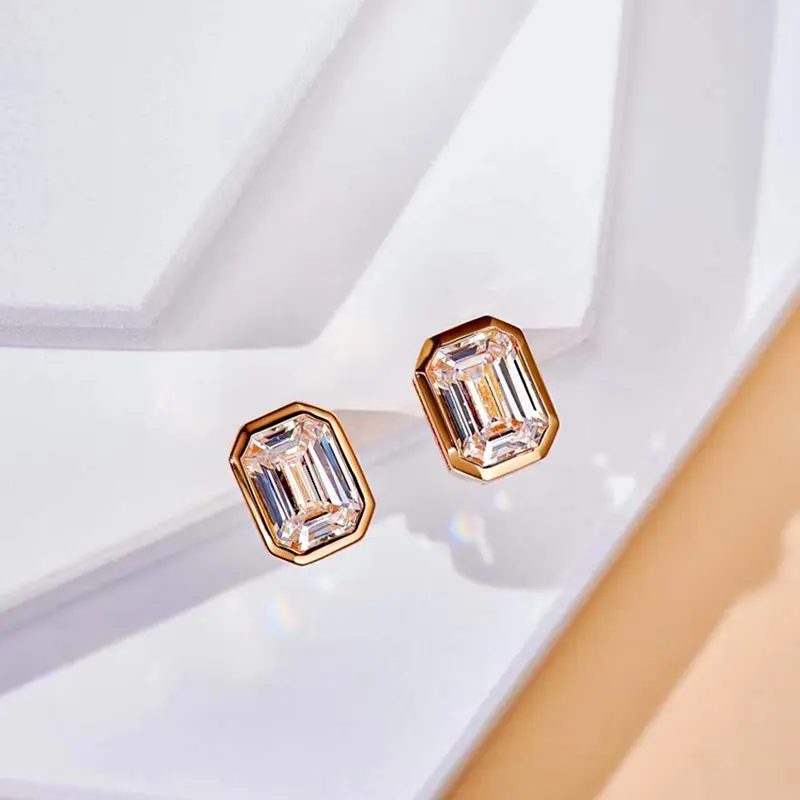 Huitan Versatile Trendy Ear Stud Lady Daily Wearable Earrings Accessories with Dazzling Zirconia Fashion Engagement Jewelry Gift