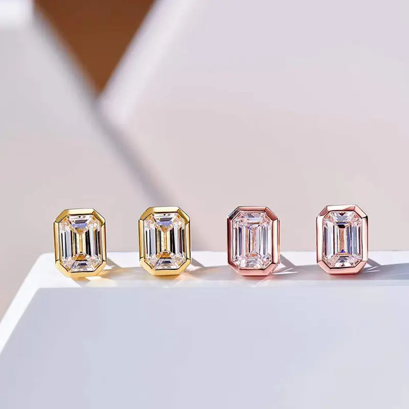 Huitan Versatile Trendy Ear Stud Lady Daily Wearable Earrings Accessories with Dazzling Zirconia Fashion Engagement Jewelry Gift
