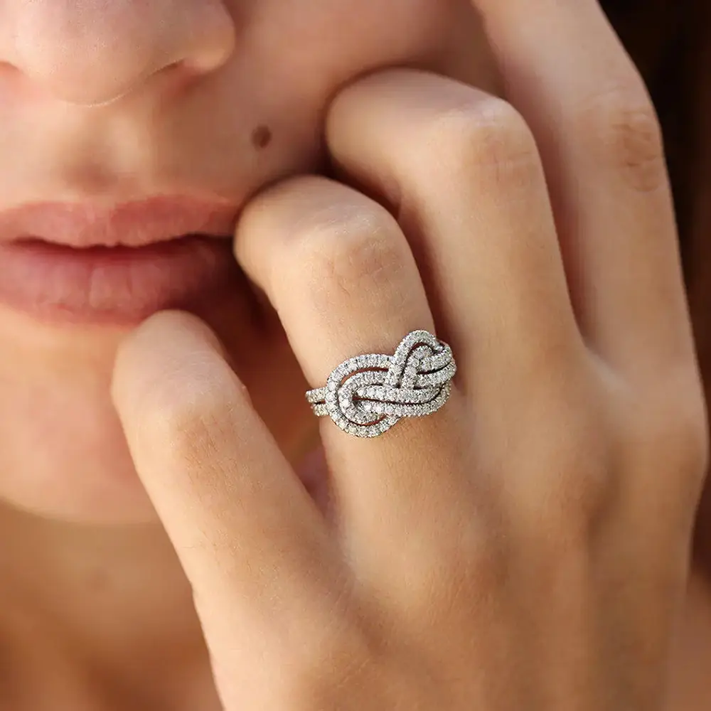 Huitan 2023 New Woman Ring Twist Infinite Shape Crystal Cubic Zirconia Rings Exquisite Female Wedding Bands Fashion Jewelry Bulk
