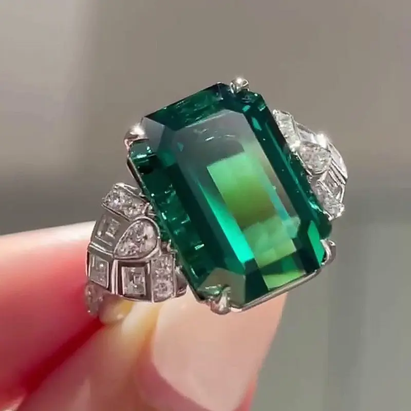 Huitan Big Green Cubic Zircon Women Rings Anniversary Party Luxury Accessories for Lady Birthday Gift Temperament Female Jewelry