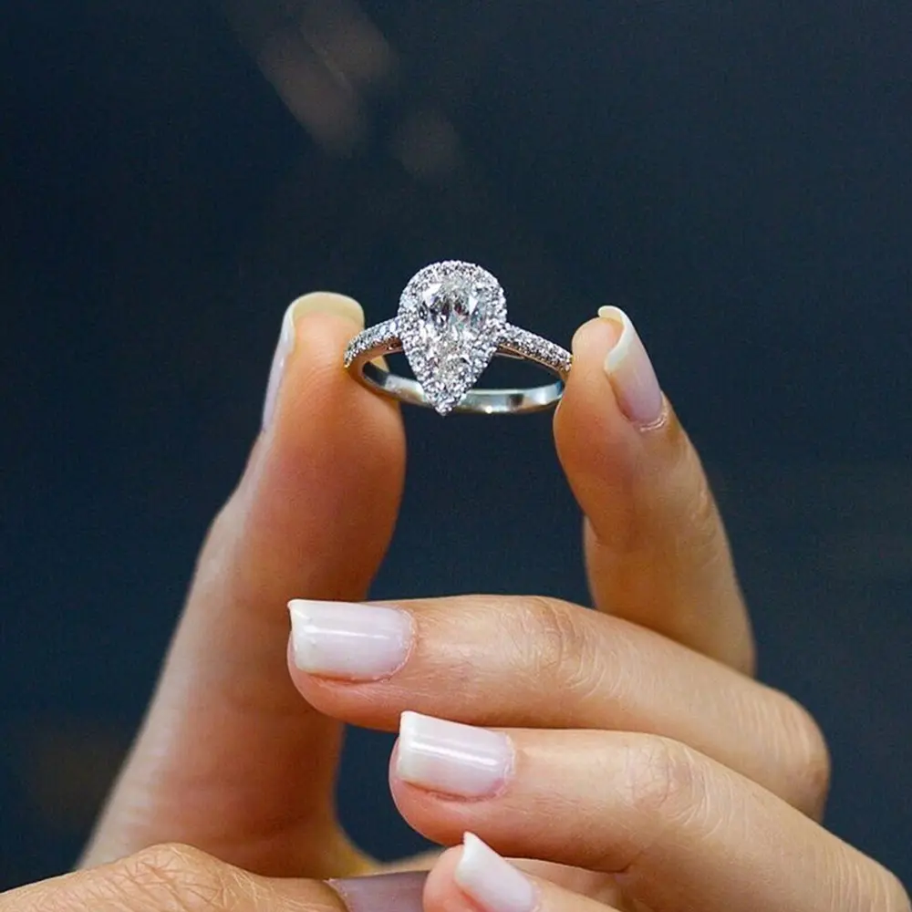 Huitan Simple & Classic Silver Color Water Drop Pear Women Ring Shiny Cubic Zircon Delicate Wedding Band Ring Timeless Jewelry