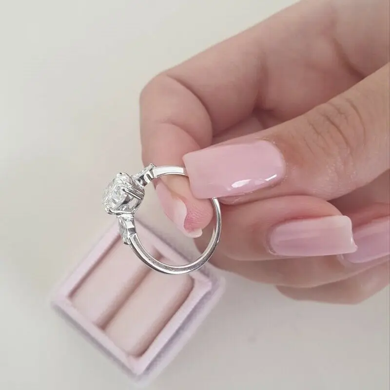 Huitan Elegant Oval Cubic Zirconia Crystal Rings for Women Stylish Female Accessories Party Finger Ring Luxury Jewelry Wholesale