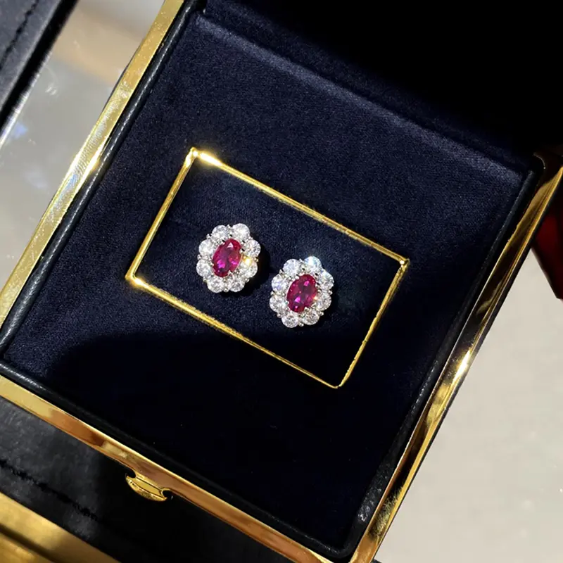 Huitan Exquisite Red Cubic Zircon Stud Earrings for Women Wedding Anniversary Gift Gorgeous Elegant Lady Earrings Trendy Jewelry
