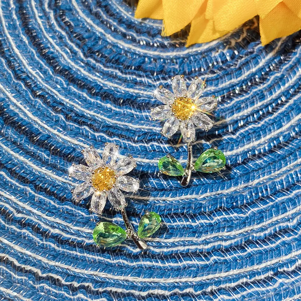 Huitan Women Daisy Stud Earrings with Green Leaf Yellow Flower Fancy Ear Accessories for Party Luxury CZ Earrings Trendy Jewelry
