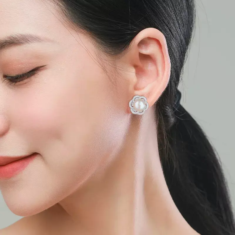 Huitan Flower Setting Round Imitation Pearl Stud Earrings for Women Sparkling Silver Color Ear Accessories WeddingTrendy Jewelry