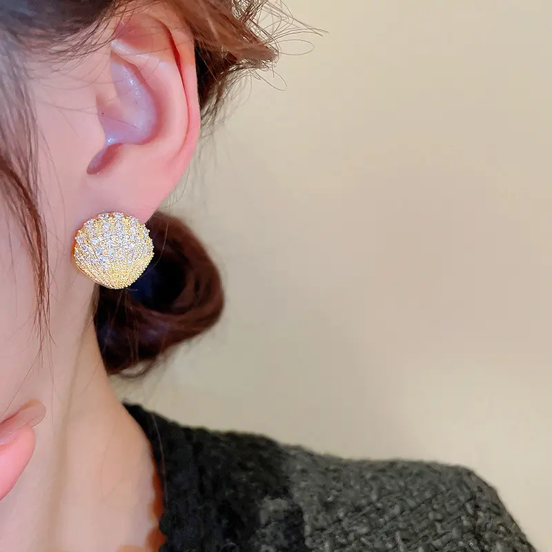 Huitan Creative Shell Earrings for Women Full Sparkling Cubic Zirconia Gold Color Luxury Female Accessories Party Trendy Jewelry