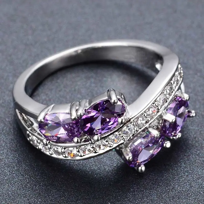 Huitan New Arrival Bright Purple Zirconia Ring for Women Delicate Fashion Design Wedding Accessories Stylish Jewelry for Party