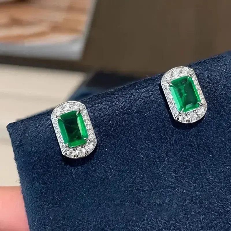 Huitan Dainty Green Zirconia Stud Earrings for Women Fashion Silver Color Accessories for Engagement Chic Lady Wedding Jewelry