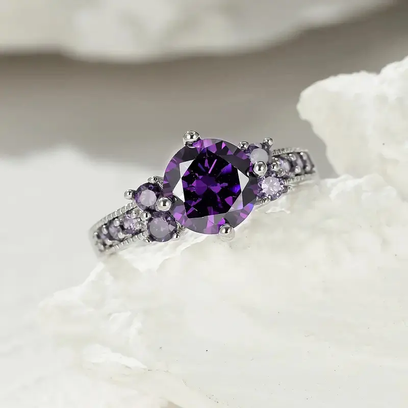Huitan Trendy Round Purple Zirconia Finger Ring Femal Engagement Jewelry Charming Wedding Bands Fashion Silver Color Accessories